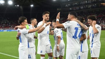 &laquo;&Pi;&alpha;&rho;ά&nu;&omicron;&iota;&alpha;&raquo; &gamma;&iota;&alpha; &tau;&eta;&nu; &Epsilon;&theta;&nu;&iota;&kappa;ή: Sold out &tau;&omicron; &laquo;&Kappa;&alpha;&rho;&alpha;ϊ&sigma;&kappa;ά&kappa;&eta;&sigmaf;&raquo; &gamma;&iota;&alpha; &tau;&omicron; &pi;&alpha;&iota;&chi;&nu;ί&delta;&iota; &mu;&epsilon; &tau;&eta; &Delta;&alpha;&nu;ί&alpha; (pic)