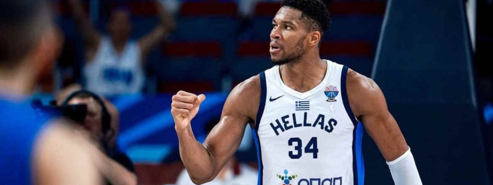 6650092-4 Ευρωμπάσκετ 2025: Κυρίαρχοι Γιάννης και Λούκα (vid)