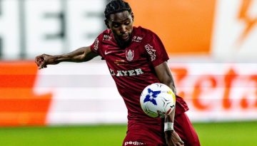 Ο Παναιτωλικός αγοράζει τον Μπένι Ενκολολό από την Κλουζ