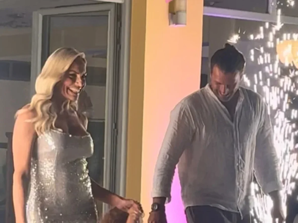 Η Ιωάννα Μαλέσκου και ο σύζυγός της βάφτισαν την κόρη τους (ΦΩΤΟ)