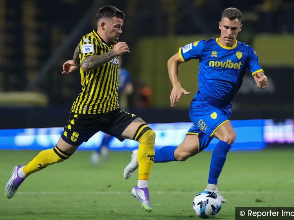 Χειροπέδες σε 24χρονο που πέταξε πλαστικό μπουκάλι στο γήπεδο στο Άρης-Παναιτωλικός