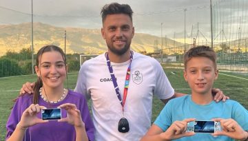 Σε δύο παιδιά της σχολής ποδοσφαίρου του Άτλα τα διαρκείας του Στ. Σιόντη