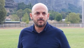 &laquo;&Kappa;&rho;&alpha;&tau;ά&mu;&epsilon; &mu;ό&nu;&omicron; &tau;&eta;&nu; &pi;&rho;ό&kappa;&rho;&iota;&sigma;&eta;&raquo; &epsilon;ί&pi;&epsilon; &omicron; &Theta;&epsilon;&omicron;&delta;&omicron;&sigma;&iota;ά&delta;&eta;&sigmaf; &ndash; &Tau;&alpha; &gamma;&kappa;&omicron;&lambda; &tau;&eta;&sigmaf; &nu;ί&kappa;&eta;&sigmaf; &tau;&omicron;&upsilon; &Alpha;&Omicron;&Tau; &mu;&epsilon; &Epsilon;&lambda;&alpha;&sigma;&sigma;ό&nu;&alpha; &ndash; &Beta;