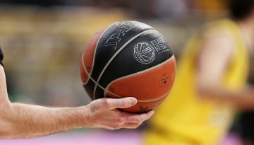 Η διαιτητική τριάδα του Άρης-Τσεντεβίτα