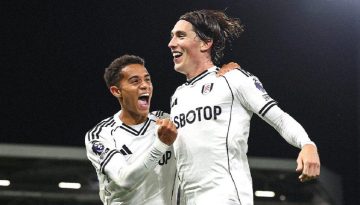 Premier League (17&eta; &alpha;&gamma;&omega;&nu;&iota;&sigma;&tau;&iota;&kappa;ή): &Alpha;&upsilon;&lambda;&alpha;ί&alpha; &sigma;&tau;&omicron; &Lambda;&omicron;&nu;&delta;ί&nu;&omicron;