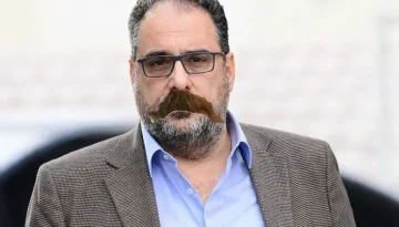 Φραπεδαεκάρχης!