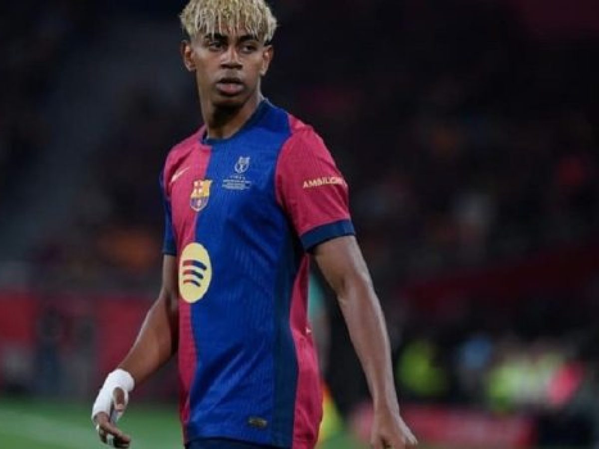 Ο Γιαμάλ εξέθεσε άθελά του τον Σέζνι σε live μετάδοση (vid)