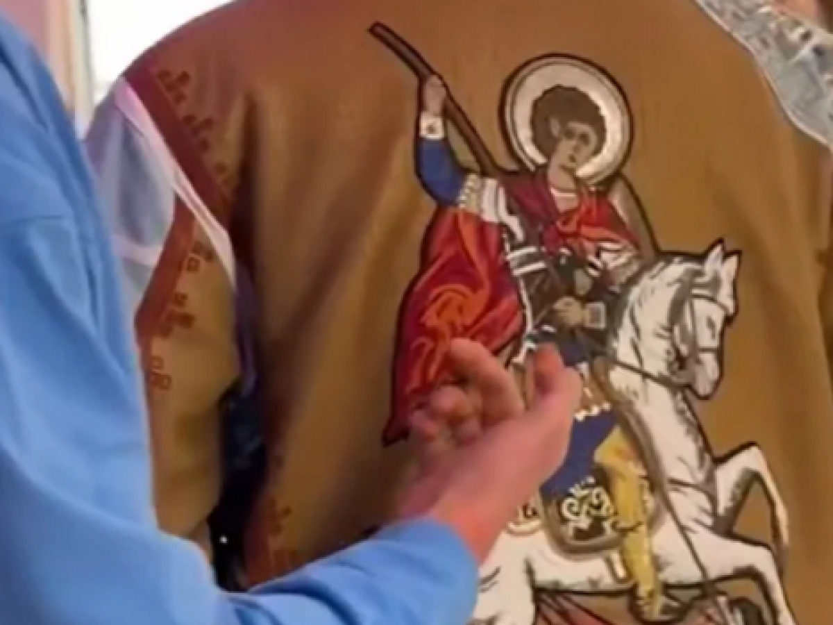 Απίθανο σκηνικό στο NBA: Το σακάκι «Άγιος Γεώργιος» του Τάουνς και η ατάκα του Γιόκιτς (vi