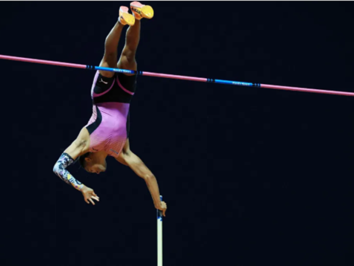 «Ιπτάμενος» Καραλής… πέταξε πάνω από τα 6 μέτρα στο Λιεβέν της Γαλλίας