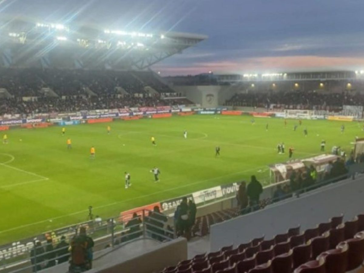 Χειροπέδες σε φίλαθλο που άναψε πυρσούς στο ΑΕΛ – Παναιτωλικός