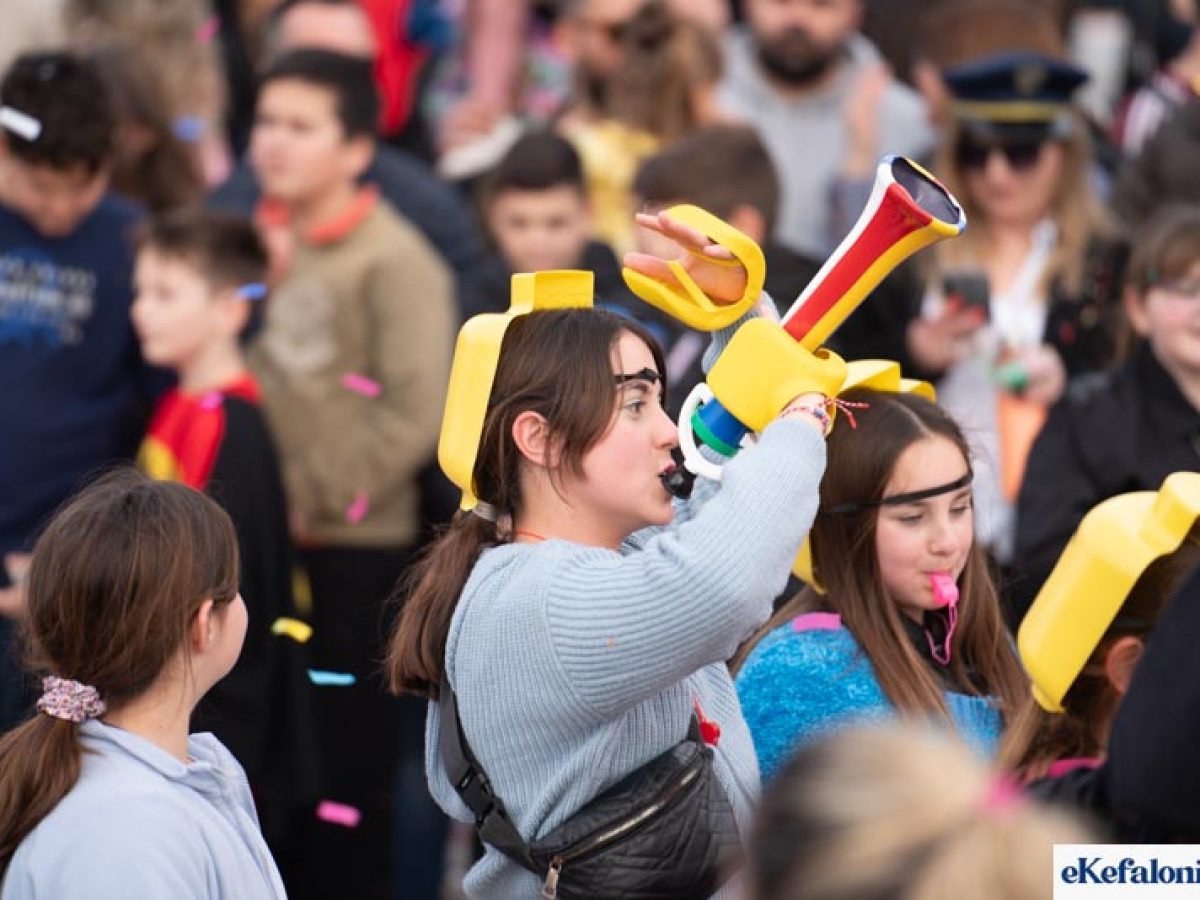 Ο ΝΟΑ φοράει τα αποκριάτικα του και σας περιμένει!