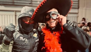 Έβγαλε -προσωρινά- τα γάντια και πήγε… Παναιτωλιώτικο καρναβάλι ο Κουτσερένκο