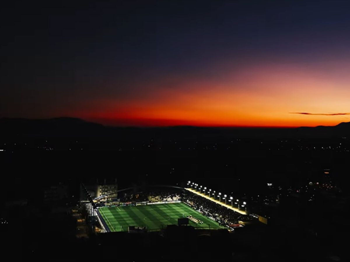 Όλοι γήπεδο!