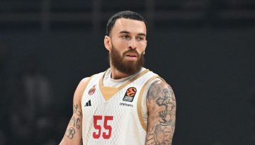 Δεν προχωρά του Σιλβέν Φρανσίσκο – Στροφή σε Μάικ Τζέιμς