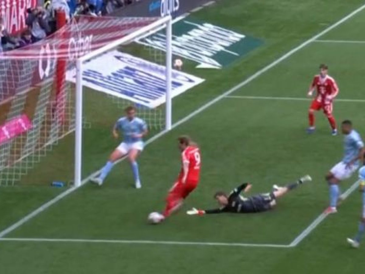 Κέιν, τι έκανες εκεί; – Έχασε το πιο… ΣΙΓΟΥΡΟ γκολ (vid)