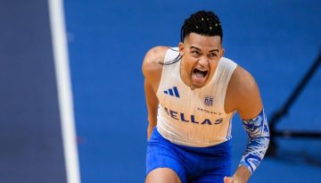 Ασημένιος ο «ιπτάμενος» Καραλής μετά από σπουδαία μάχη με τον Ντουμπλάντις