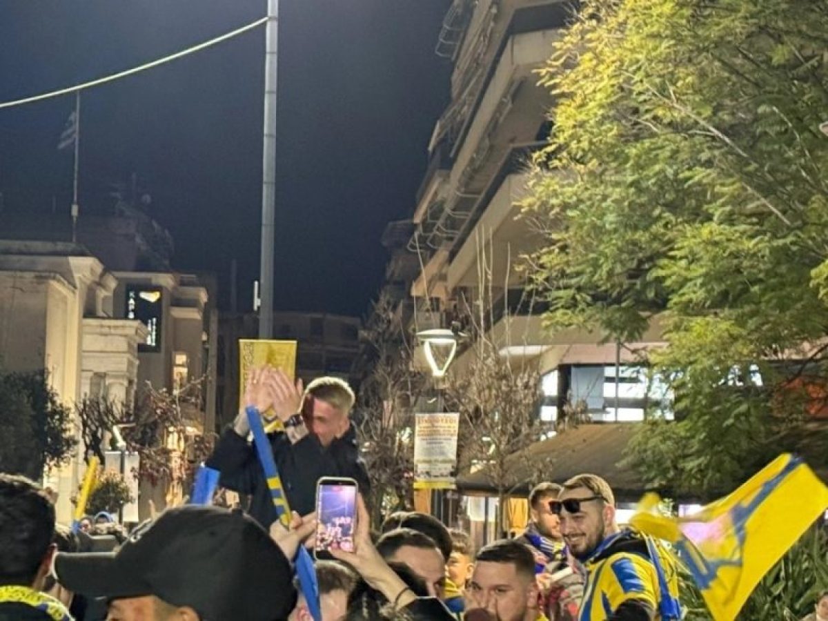 Αποθέωση για Κουτσερένκο, τον σήκωσαν στα χέρια στην πλατεία του Αγρινίου