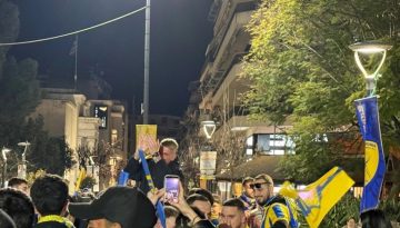 Αποθέωση για Κουτσερένκο, τον σήκωσαν στα χέρια στην πλατεία του Αγρινίου