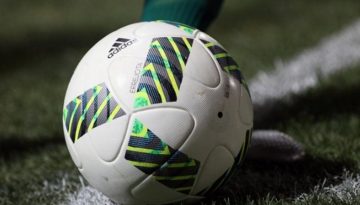 Τσεχία: Τερματοφύλακας έδιωξε και έστειλε τη μπάλα σε… μπαλκόνι σπιτιού! (vid)