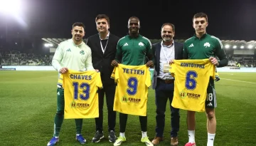 Ο Παναιτωλικός τίμησε Τσάβες, Κοντούρη, Τεττέη – Ο Παναθηναϊκός τα «καναρίνια»