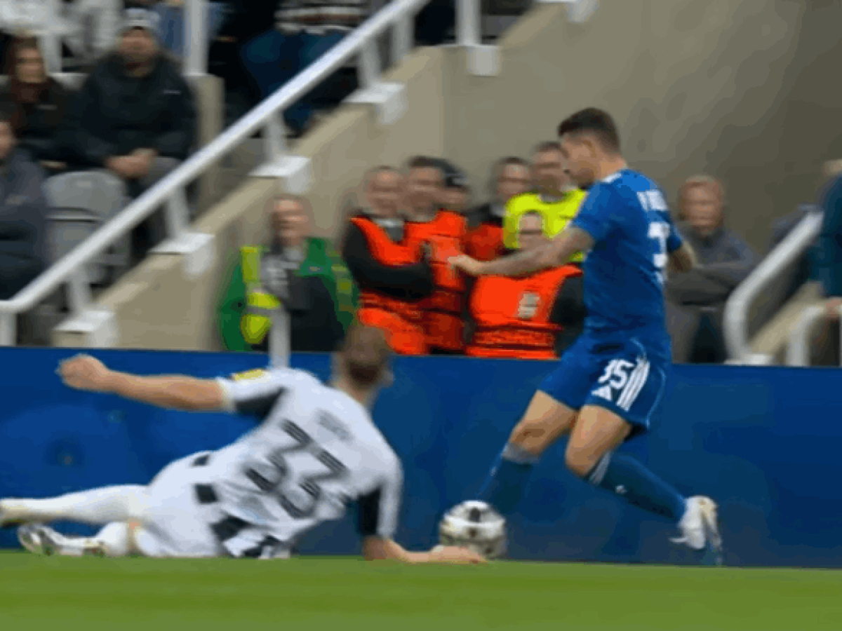 Στο Νιουκάστλ-Καραμπάγκ δεν υπήρχαν Τσιμεντερίδης και Παπαδόπουλος – Δόθηκε το πέναλτι για