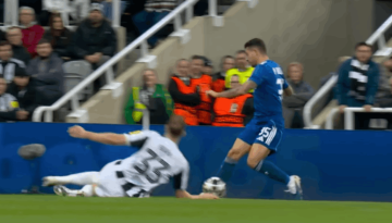 Στο Νιουκάστλ-Καραμπάγκ δεν υπήρχαν Τσιμεντερίδης και Παπαδόπουλος – Δόθηκε το πέναλτι για