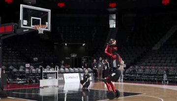 Ανθρωποειδές ρομπότ παίζει μπάσκετ με τη βοήθεια της Τεχνητής Νοημοσύνης