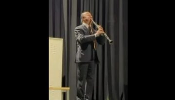 «Ελιά, Καπνός, Παναιτωλικός»: η ξεχωριστή, μουσική guest εμφάνιση στην θεατρική παράσταση