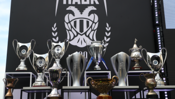 Τα τρόπαια του ΠΑΟΚ πήραν θέση στην Πλατεία Αριστοτέλους