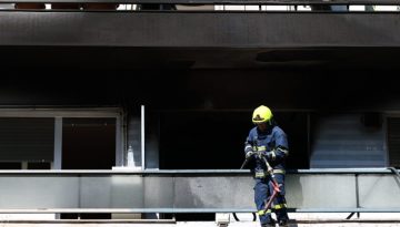 Θεσσαλονίκη: Οι εικόνες από τη φωτιά στο διαμέρισμα πάνω από βενζινάδικο (vid)