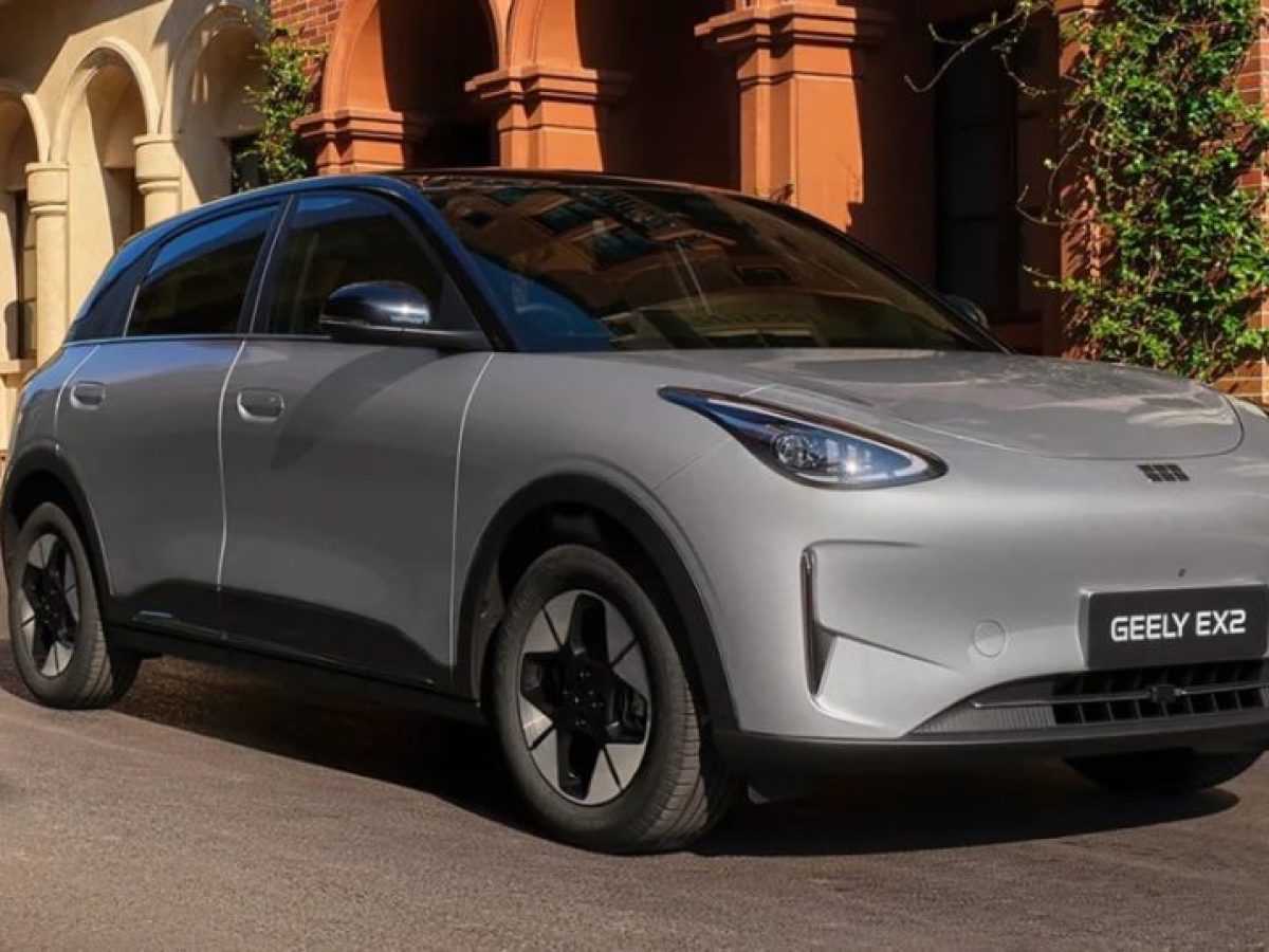 Η Geely φέρνει το EX2 στην Ευρώπη για να «ανακατέψει την τράπουλα»