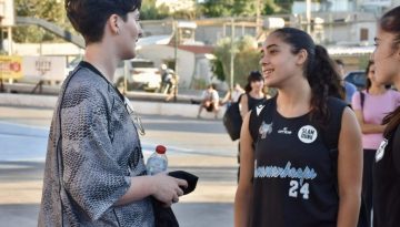 Δίπλα στα παιδιά της ακαδημίας του ΟΦΗ η Ιωάννα Κριμίλη