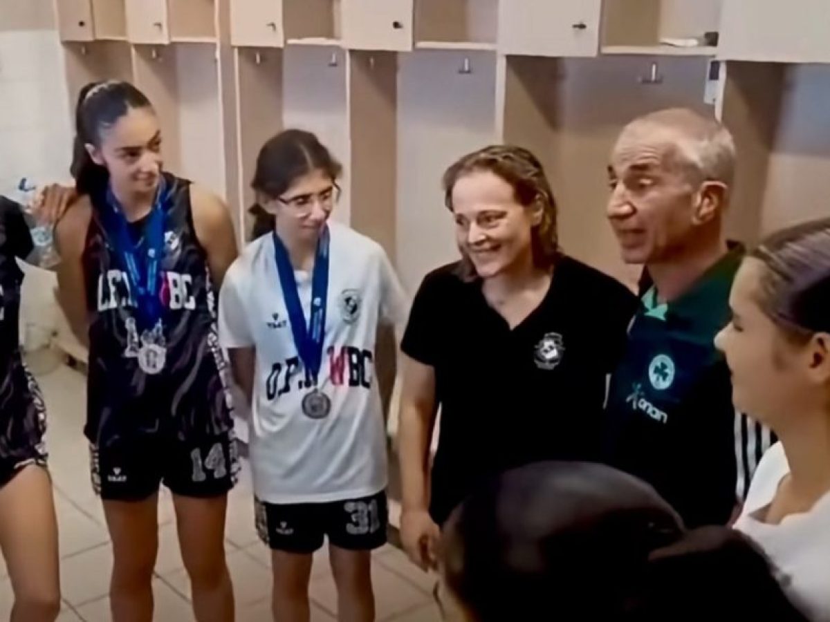 Σπουδαία στιγμή: Ο coach του Παναθηναϊκού στα αποδυτήρια του ΟΦΗ για συγχαρητήρια και το μήνυμα του για την Έφη Ζερβάκη – Gentikoule