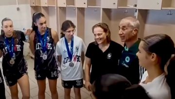 Σπουδαία στιγμή: Ο coach του Παναθηναϊκού στα αποδυτήρια του ΟΦΗ για συγχαρητήρια και το μήνυμα του για την Έφη Ζερβάκη – Gentikoule