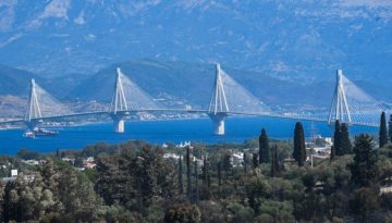 Πτώση 22χρονης τουρίστριας σε πλοίο προς Αντίρριο – AllAboutARIS.gr