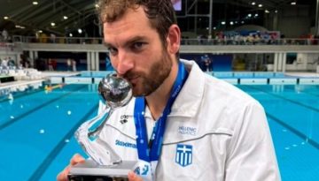 &Pi;&alpha;&nu;&alpha;&gamma;&iota;ώ&tau;&eta;&sigmaf; &Tau;&zeta;&omega;&rho;&tau;&zeta;ά&tau;&omicron;&sigmaf;: &laquo;&Epsilon;&pi;&iota;&tau;έ&lambda;&omicron;&upsilon;&sigmaf; &alpha;&kappa;&omicron;ύ&sigma;&alpha;&mu;&epsilon; &tau;&omicron;&nu; &Epsilon;&theta;&nu;&iota;&kappa;ό &mu;&alpha;&sigmaf; Ύ&mu;&nu;&omicron;, &epsilon;ί&nu;&alpha;&iota; &mu;ό&nu;&omicron; &eta; &alpha;&rho;&chi;ή&raquo;