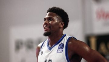 &Omicron;&kappa;ό&rho;&omicron; &sigma;&tau;&omicron;&upsilon;&sigmaf; &phi;ί&lambda;&omicron;&upsilon;&sigmaf; &tau;&eta;&sigmaf; &Kappa;&alpha;&rho;&delta;ί&tau;&sigma;&alpha;&sigmaf;: &laquo;&Pi;ά&mu;&epsilon; &nu;&alpha; έ&chi;&omicron;&upsilon;&mu;&epsilon; &mu;&iota;&alpha; &upsilon;&pi;έ&rho;&omicron;&chi;&eta; &sigma;&epsilon;&zeta;ό&nu; ό&lambda;&omicron;&iota; &mu;&alpha;&zeta;ί&raquo; (vid) &ndash; to10.gr