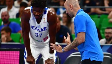 &Epsilon;&theta;&nu;&iota;&kappa;ή &Omicron;&mu;ά&delta;&alpha;: &Omicron;&iota; &laquo;13&raquo; &tau;&omicron;&upsilon; &Sigma;&pi;&alpha;&nu;&omicron;ύ&lambda;&eta; &gamma;&iota;&alpha; &tau;&omicron; &pi;&alpha;&iota;&chi;&nu;ί&delta;&iota; &mu;&epsilon; &tau;&eta;&nu; &Kappa;ύ&pi;&rho;&omicron; (vid) &ndash; AllAboutARIS.gr