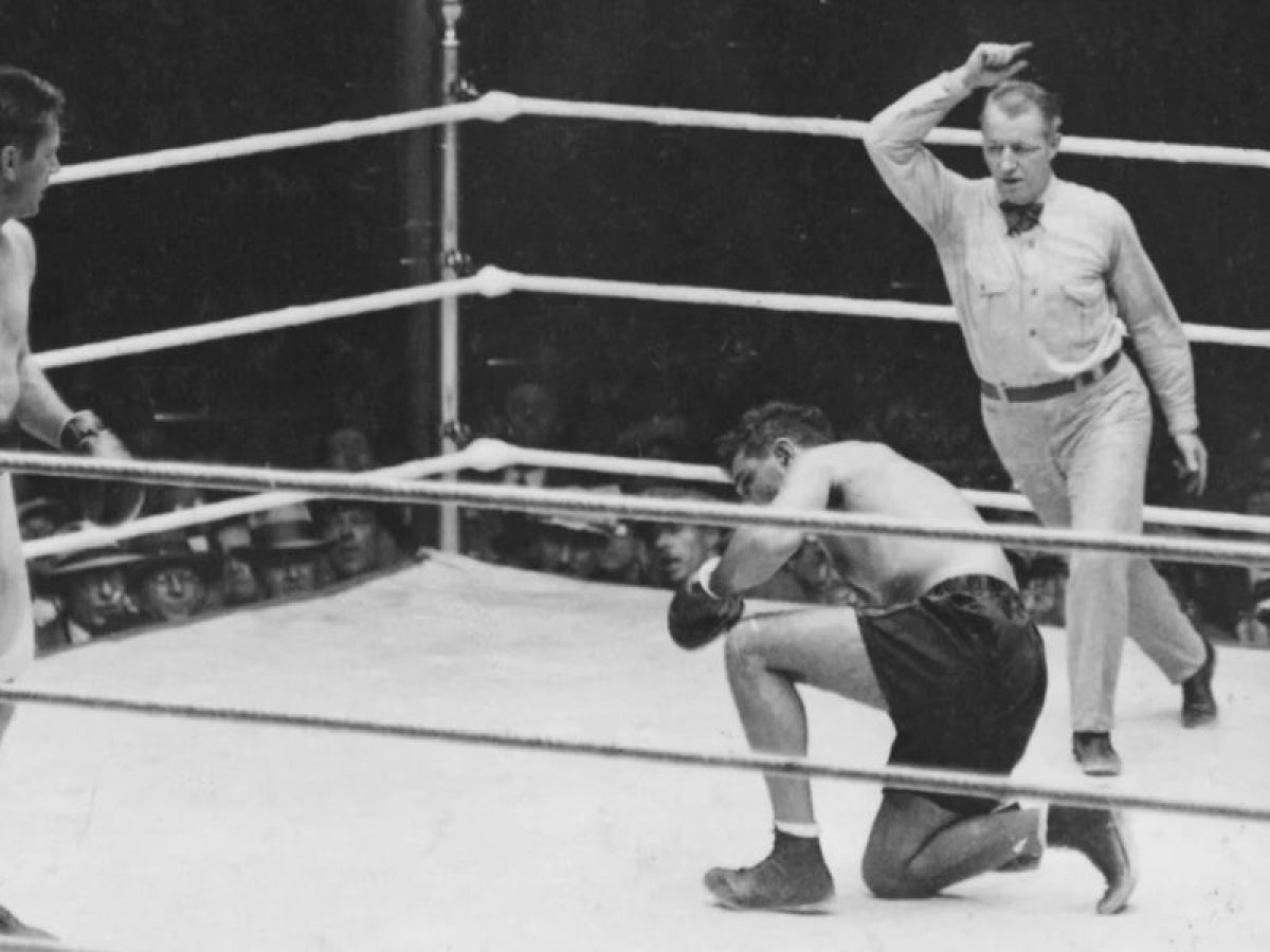 &Sigma;&alpha;&nu; &sigma;ή&mu;&epsilon;&rho;&alpha;: &Eta; &pi;&epsilon;&rho;ί&phi;&eta;&mu;&eta; &laquo;Long Count Fight&raquo; &ndash; &Eta; &mu;ά&chi;&eta; Tunney&ndash;Dempsey &pi;&omicron;&upsilon; έ&mu;&epsilon;&iota;&nu;&epsilon; &sigma;&tau;&eta;&nu; &iota;&sigma;&tau;&omicron;&rho;ί&alpha; &ndash; Fightsports.gr