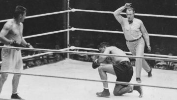 &Sigma;&alpha;&nu; &sigma;ή&mu;&epsilon;&rho;&alpha;: &Eta; &pi;&epsilon;&rho;ί&phi;&eta;&mu;&eta; &laquo;Long Count Fight&raquo; &ndash; &Eta; &mu;ά&chi;&eta; Tunney&ndash;Dempsey &pi;&omicron;&upsilon; έ&mu;&epsilon;&iota;&nu;&epsilon; &sigma;&tau;&eta;&nu; &iota;&sigma;&tau;&omicron;&rho;ί&alpha; &ndash; Fightsports.gr