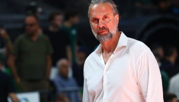 &Tau;&omicron; &kappa;ά&lambda;&epsilon;&sigma;&mu;&alpha; &tau;&omicron;&upsilon; &Alpha;&lambda;&beta;έ&rho;&tau;&eta; &sigma;&tau;&omicron;&nu; &kappa;ό&sigma;&mu;&omicron; &tau;&omicron;&upsilon; &Pi;&alpha;&nu;&alpha;&theta;&eta;&nu;&alpha;ϊ&kappa;&omicron;ύ: &laquo;&Gamma;&iota;&alpha; &tau;&omicron;&nu; &Pi;&alpha;ύ&lambda;&omicron; &Gamma;&iota;&alpha;&nu;&nu;&alpha;&kappa;ό&pi;&omicron;&upsilon;&lambda;&omicron;, &tau;&eta; &phi;&alpha;&nu;έ&lambda;&alpha;, &tau;&eta;&nu; &omicron;&iota;&kappa;&omicron;&gamma;έ&nu;&epsilon;&iota;ά &mu;&alpha;&sigmaf;&raquo;