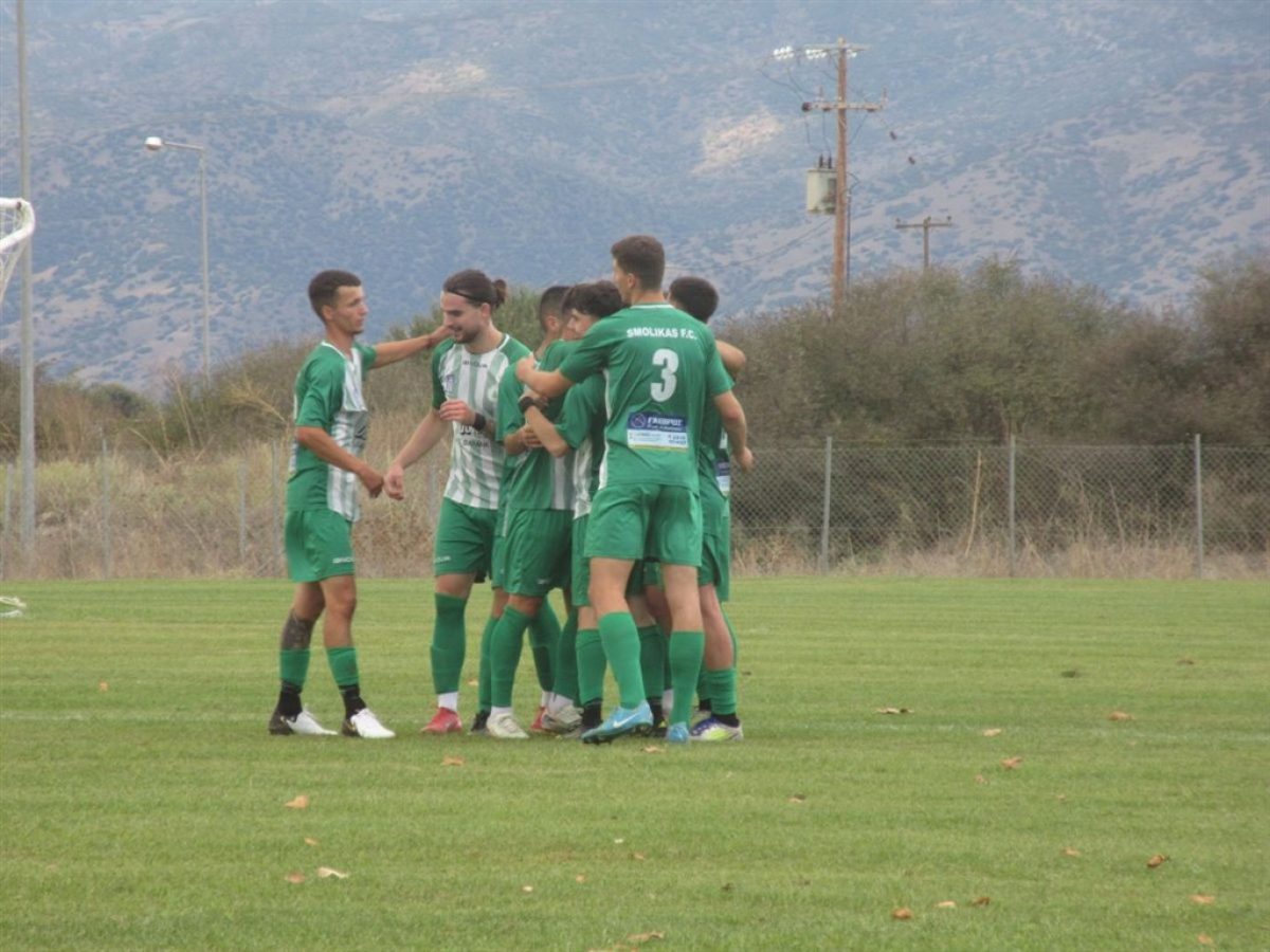 &Epsilon;&pi;&iota;&beta;&lambda;&eta;&tau;&iota;&kappa;ό&sigmaf; &omicron; &Sigma;&mu;ό&lambda;&iota;&kappa;&alpha;&sigmaf;, 4-0 &tau;&omicron; &Mu;&alpha;&upsilon;&rho;&omicron;&beta;&omicron;ύ&nu;&iota;