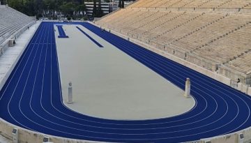 &Eta; &nu;έ&alpha; &epsilon;&iota;&kappa;ό&nu;&alpha; &sigma;&tau;&omicron; &Pi;&alpha;&nu;&alpha;&theta;&eta;&nu;&alpha;ϊ&kappa;ό &Sigma;&tau;ά&delta;&iota;&omicron; &mu;&epsilon; &tau;&omicron;&nu; &mu;&pi;&lambda;&epsilon; &sigma;&tau;ί&beta;&omicron;
