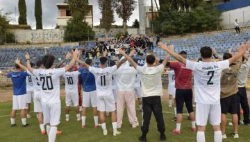 &Tau;&omicron; &laquo;&gamma;&lambda;έ&nu;&tau;&iota;&raquo; &mu;&epsilon;&tau;ά &tau;&eta; &nu;ί&kappa;&eta; &epsilon;&pi;ί &tau;&omega;&nu; &Alpha;&gamma;&rho;ά&phi;&omega;&nu;! (vid)