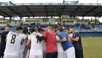 Έ&tau;&sigma;&iota; &pi;ή&rho;&epsilon; &tau;&omicron; &tau;&rho;ί&pi;&omicron;&nu;&tau;&omicron; &kappa;ό&nu;&tau;&rho;&alpha; &sigma;&tau;&alpha; Ά&gamma;&rho;&alpha;&phi;&alpha; (vid)