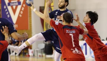 &Nu;ί&kappa;&eta; &gamma;&iota;&alpha; &Omicron;&lambda;&upsilon;&mu;&pi;&iota;&alpha;&kappa;ό &kappa;&alpha;&iota; &kappa;&omicron;&rho;&upsilon;&phi;ή &sigma;&tau;&eta; Handball Premier &pi;&rho;&iota;&nu; &tau;&omicron; &nu;&tau;έ&rho;&mu;&pi;&iota; &mu;&epsilon; &Alpha;&Epsilon;&Kappa;
