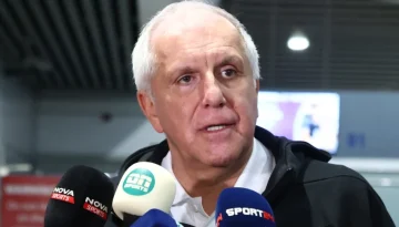 &Omicron;&mu;&pi;&rho;ά&nu;&tau;&omicron;&beta;&iota;&tau;&sigmaf;: &laquo;&Tau;&alpha; &pi;ά&nu;&tau;&alpha; &alpha;&rho;&chi;ί&zeta;&omicron;&upsilon;&nu; &alpha;&pi;ό &tau;&eta;&nu; ά&mu;&upsilon;&nu;&alpha;&raquo;