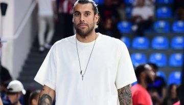 &Xi;&epsilon;&kappa;ά&theta;&alpha;&rho;&omicron;&sigmaf; &omicron; &Pi;&rho;ί&nu;&tau;&epsilon;&zeta;&eta;&sigmaf;: &laquo;&Nu;&alpha; &kappa;&alpha;&theta;ί&sigma;&omicron;&upsilon;&nu; &nu;&alpha; &beta;&rho;&omicron;&upsilon;&nu; &mu;&iota;&alpha; &lambda;ύ&sigma;&eta; &Omicron;&lambda;&upsilon;&mu;&pi;&iota;&alpha;&kappa;ό&sigmaf; &kappa;&alpha;&iota; &Nu;&tau;ό&rho;&sigma;&epsilon;ϊ &ndash; Έ&chi;&omicron;&upsilon;&nu; &alpha;&nu;ά&gamma;&kappa;&eta; &omicron; έ&nu;&alpha;&sigmaf; &tau;&omicron;&nu; ά&lambda;&lambda;&omicron;&raquo; &ndash; to10.gr