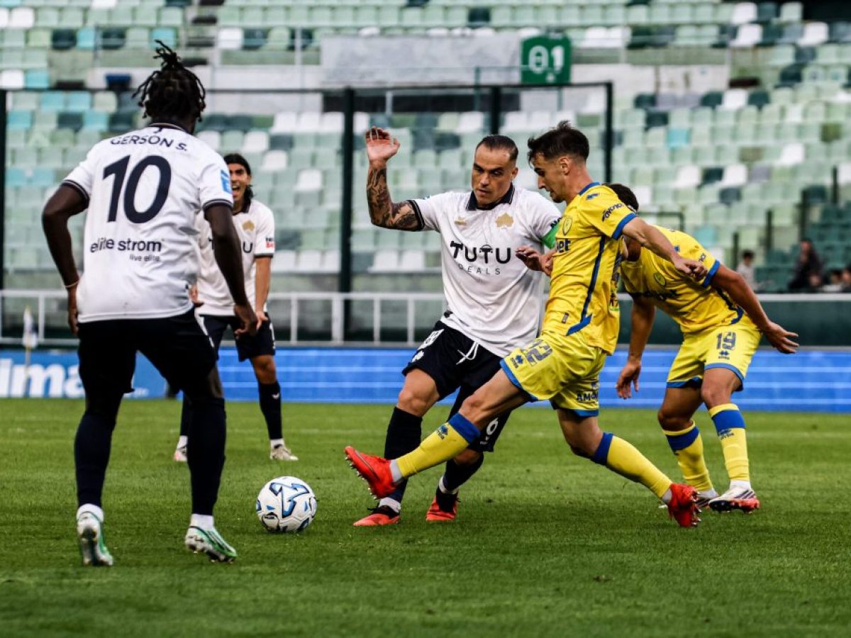 Ή&tau;&tau;&alpha; 2-0 &alpha;&pi;ό &tau;&eta;&nu; &Kappa;&eta;&phi;&iota;&sigma;&iota;ά