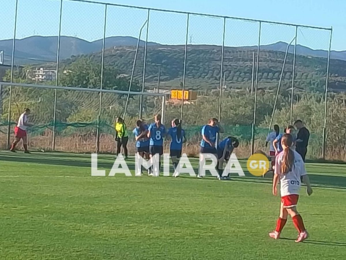 &Mu;&epsilon; &tau;&omicron; &delta;&epsilon;&xi;ί &eta; &pi;&rho;&epsilon;&mu;&iota;έ&rho;&alpha; &gamma;&iota;&alpha; &tau;&omicron;&nu; &Pi;&Alpha;&Sigma; &Lambda;&alpha;&mu;ί&alpha; &Gamma;&upsilon;&nu;&alpha;&iota;&kappa;ώ&nu;! / &Nu;ί&kappa;&eta; &mu;&epsilon; 1-0 &epsilon;&pi;ί &tau;&omicron;&upsilon; &Beta;ό&lambda;&omicron;&upsilon; 2004